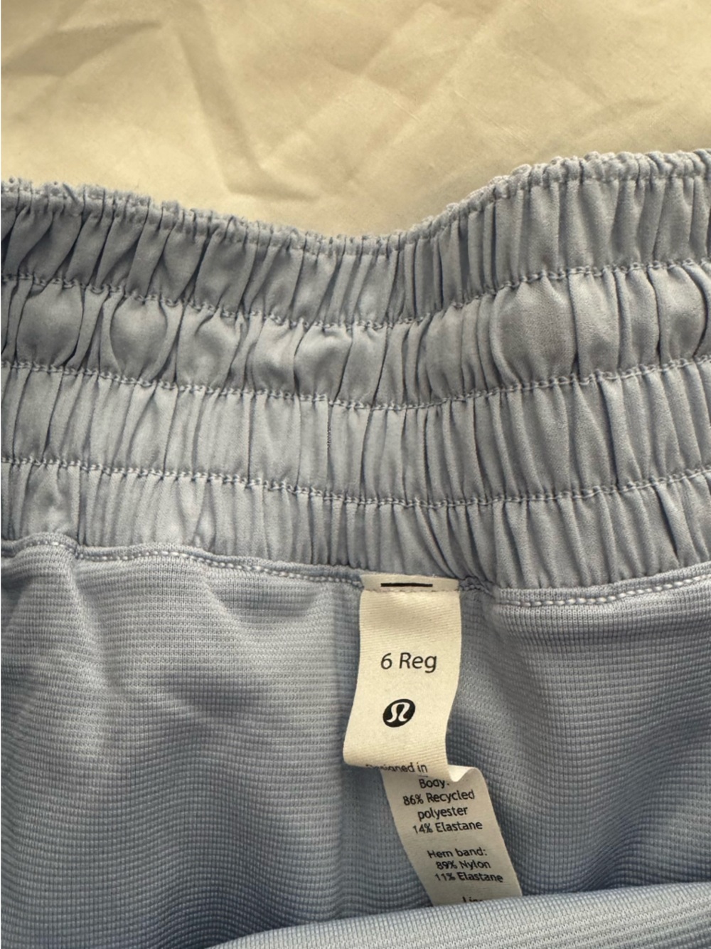 Lululemon Hotty Hot High Rise 2.5 inch | Size 6 Blue Linen - Picture 4 of 4